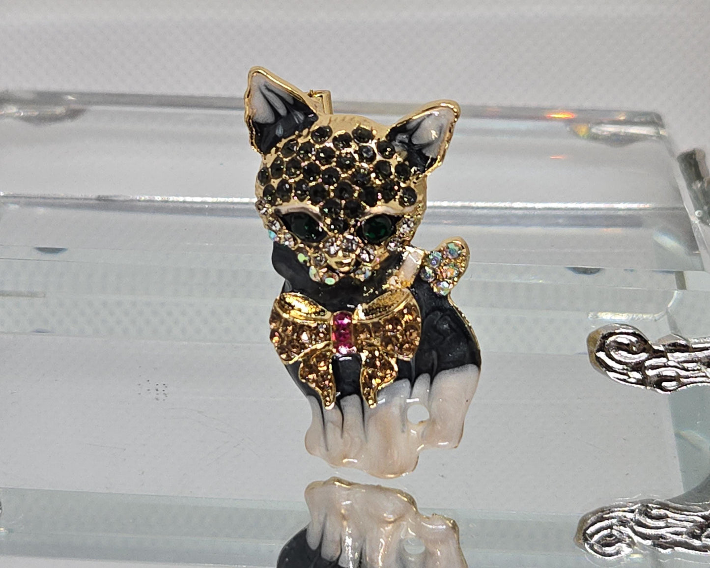 Golden Plate Kitty Brooch