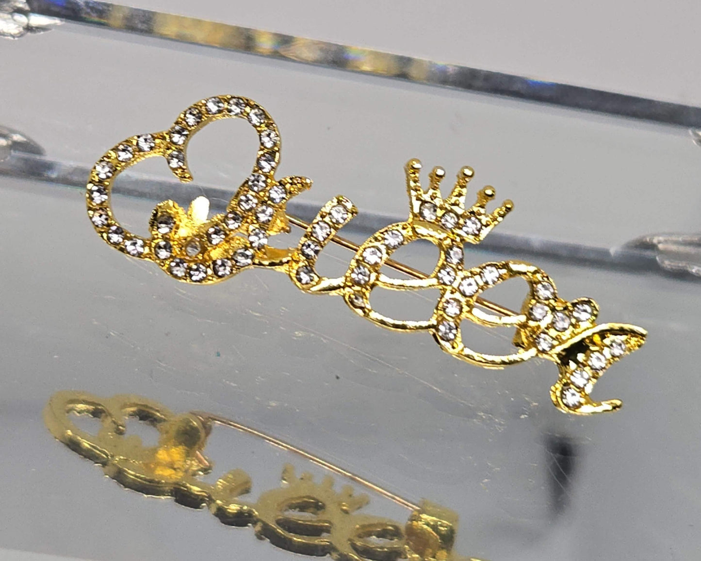 Golden Plate "Queen" Brooch