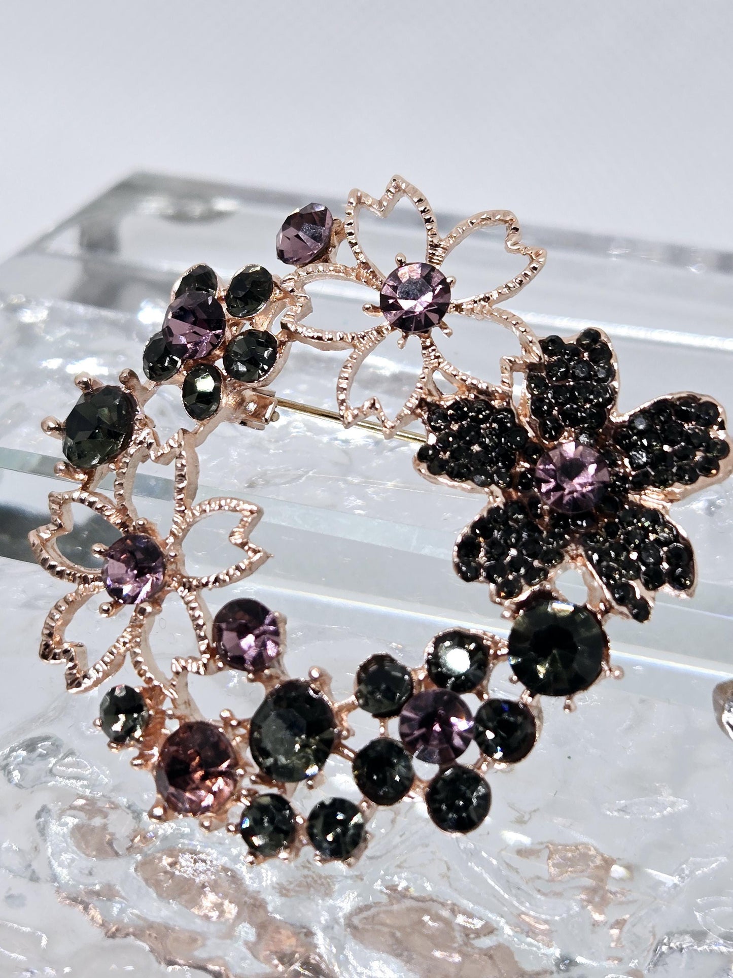 Golden Plate Flower Wreath Brooch