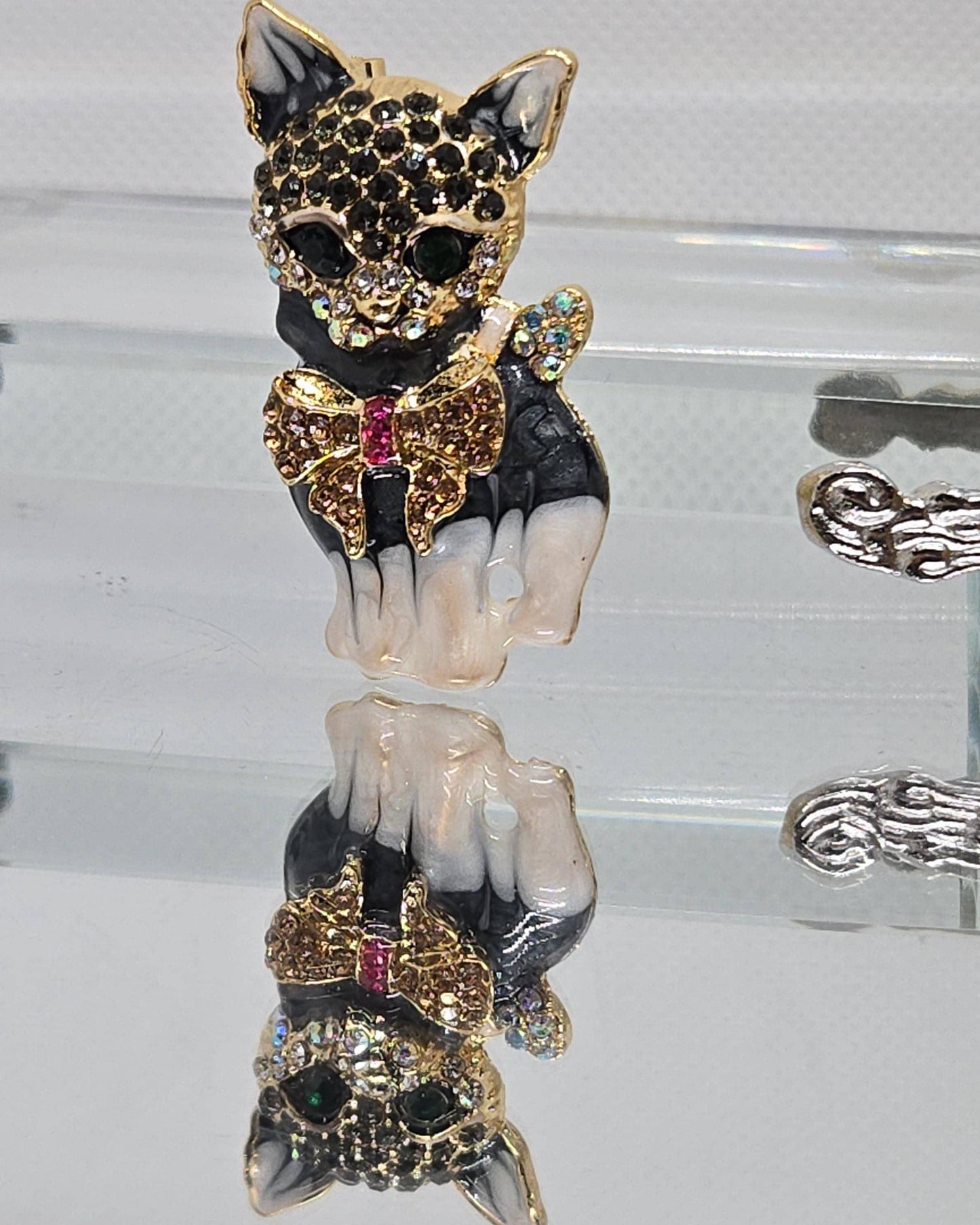 Golden Plate Kitty Brooch