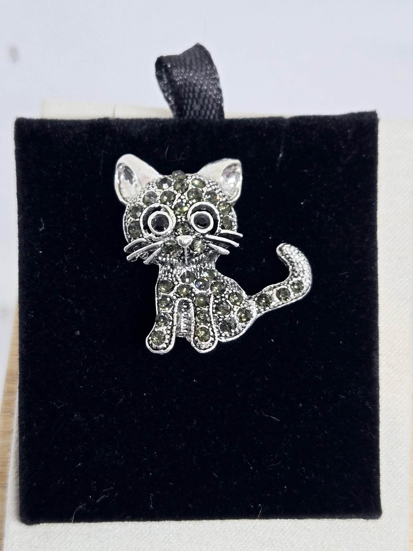 Silver Plated Cat : Black Rhinestone Kitty Jewelry Brooch