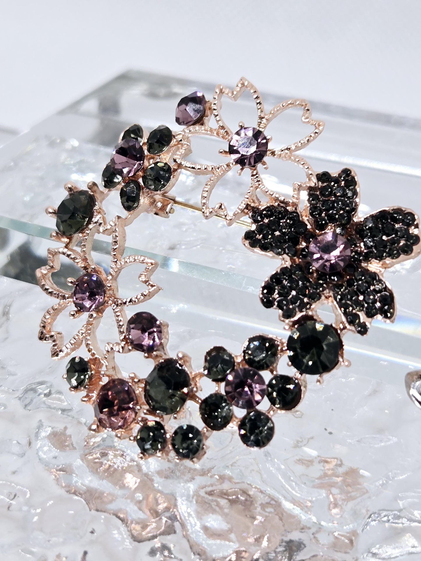 Rose Gold Plated Flower Wreath : Elegant Floral Pin Brooch