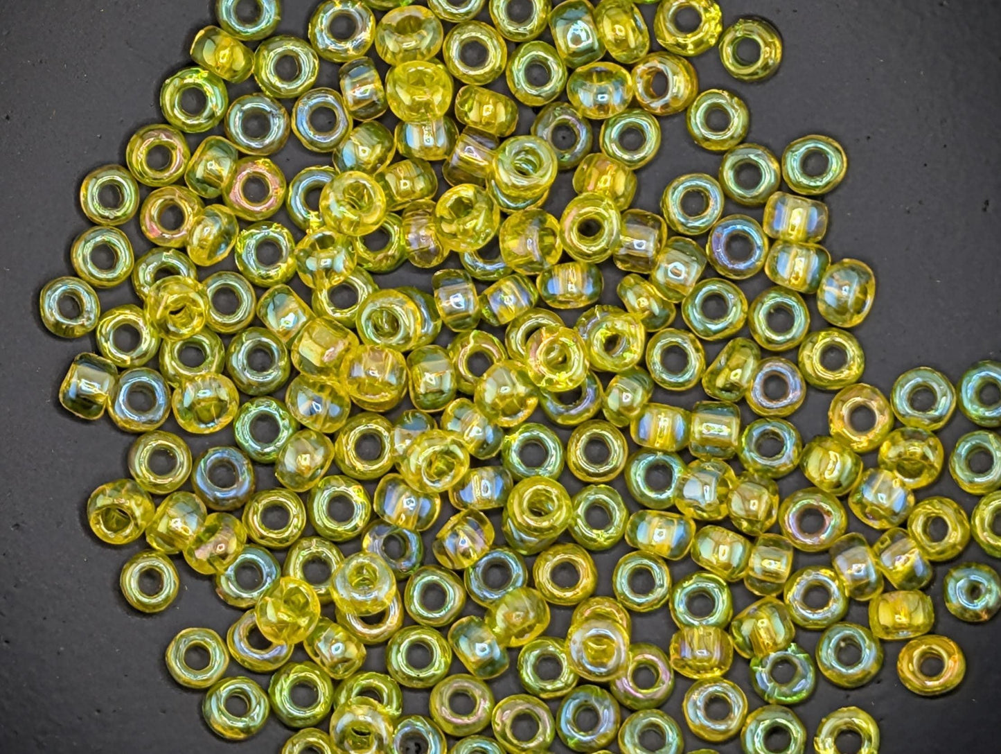 5284SB Transparent Rainbow Yellow 6/0 (15g Pkg)