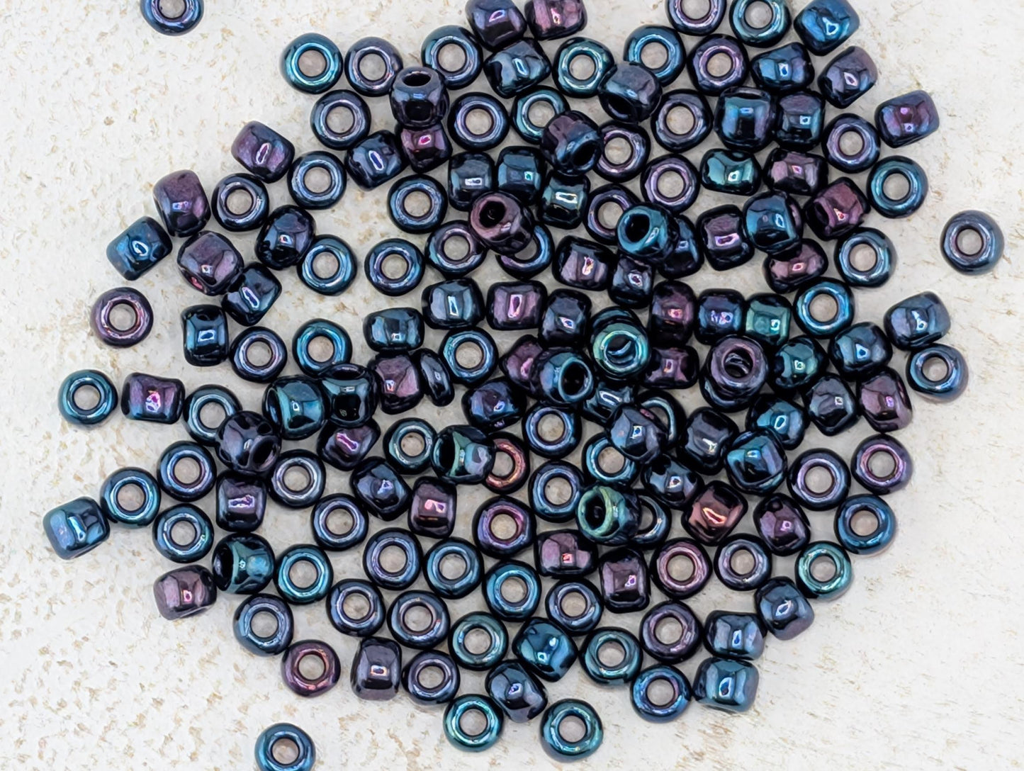 5683SB Opaque Iris Blue 6/0 (15g Pkg)