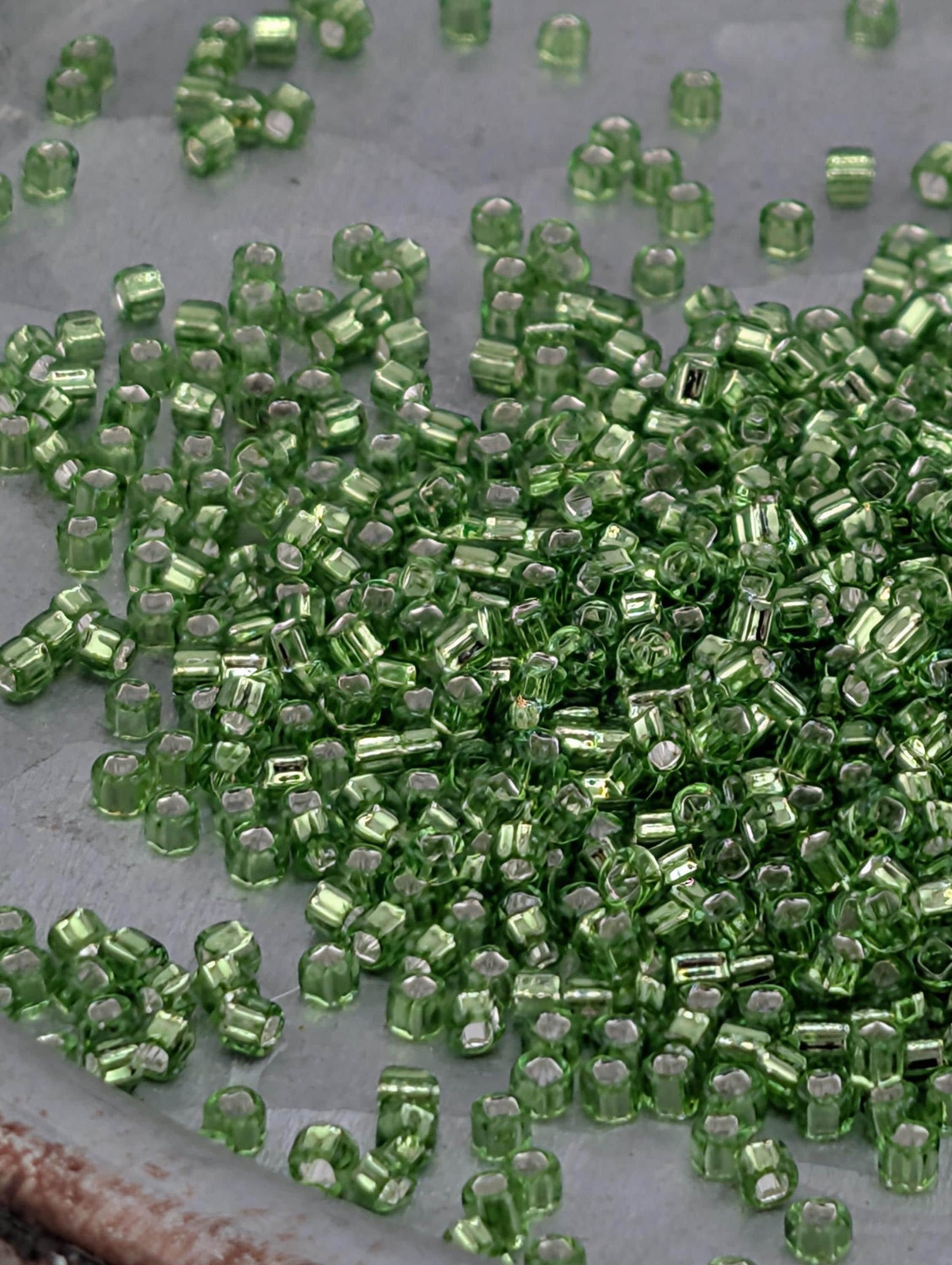 4615SB Transparent Silver Lined Lime 11/0