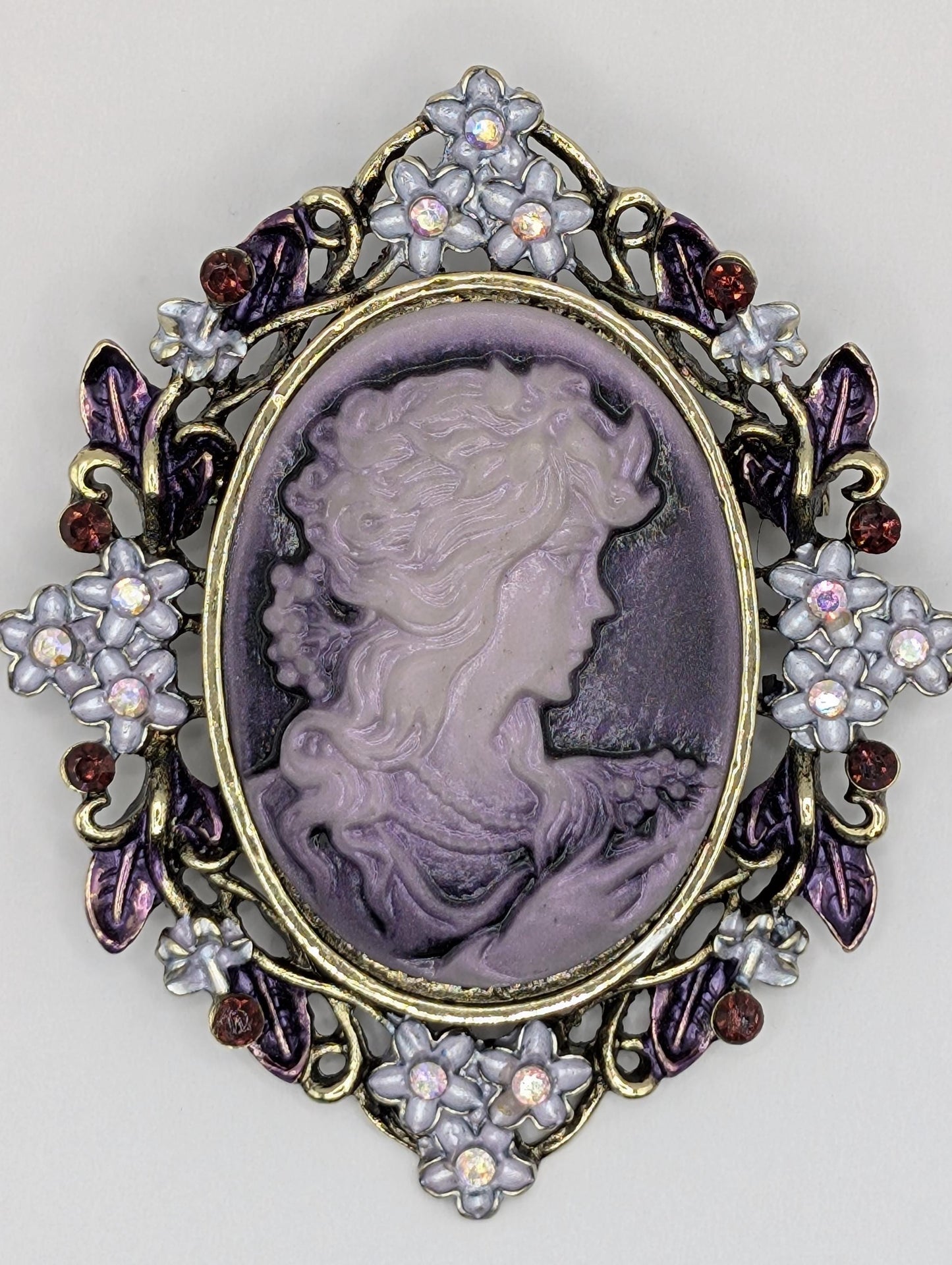 Purple Cameo for DIY Bag Charm, Pin Acessory or Pendant Brooch