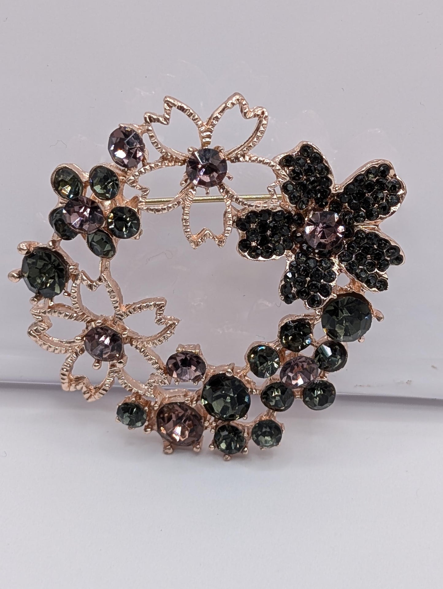 Rose Gold Plated Flower Wreath : Elegant Floral Pin Brooch