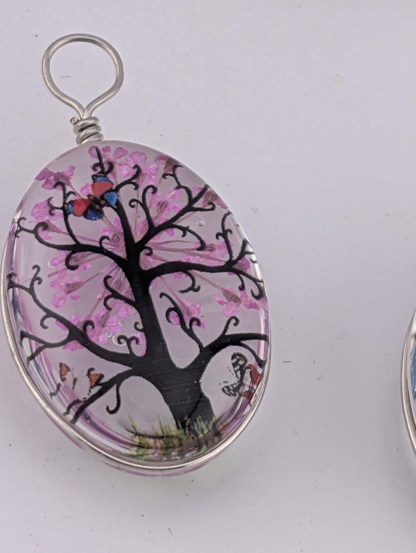 Set of 10 Tree of Life Resin Flower Pendants