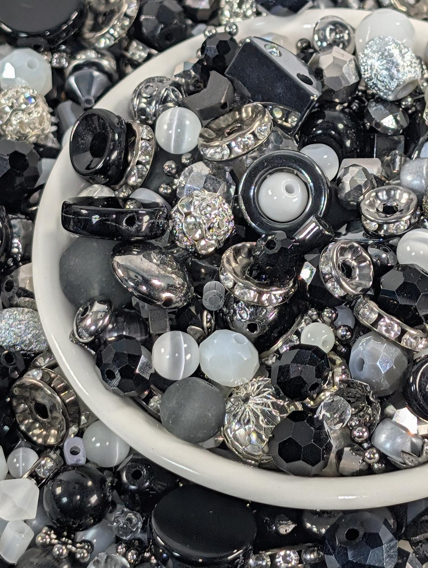Learise Exclusive "It's not all black & white" Glass Bead Soup Mix (30g Pkg)