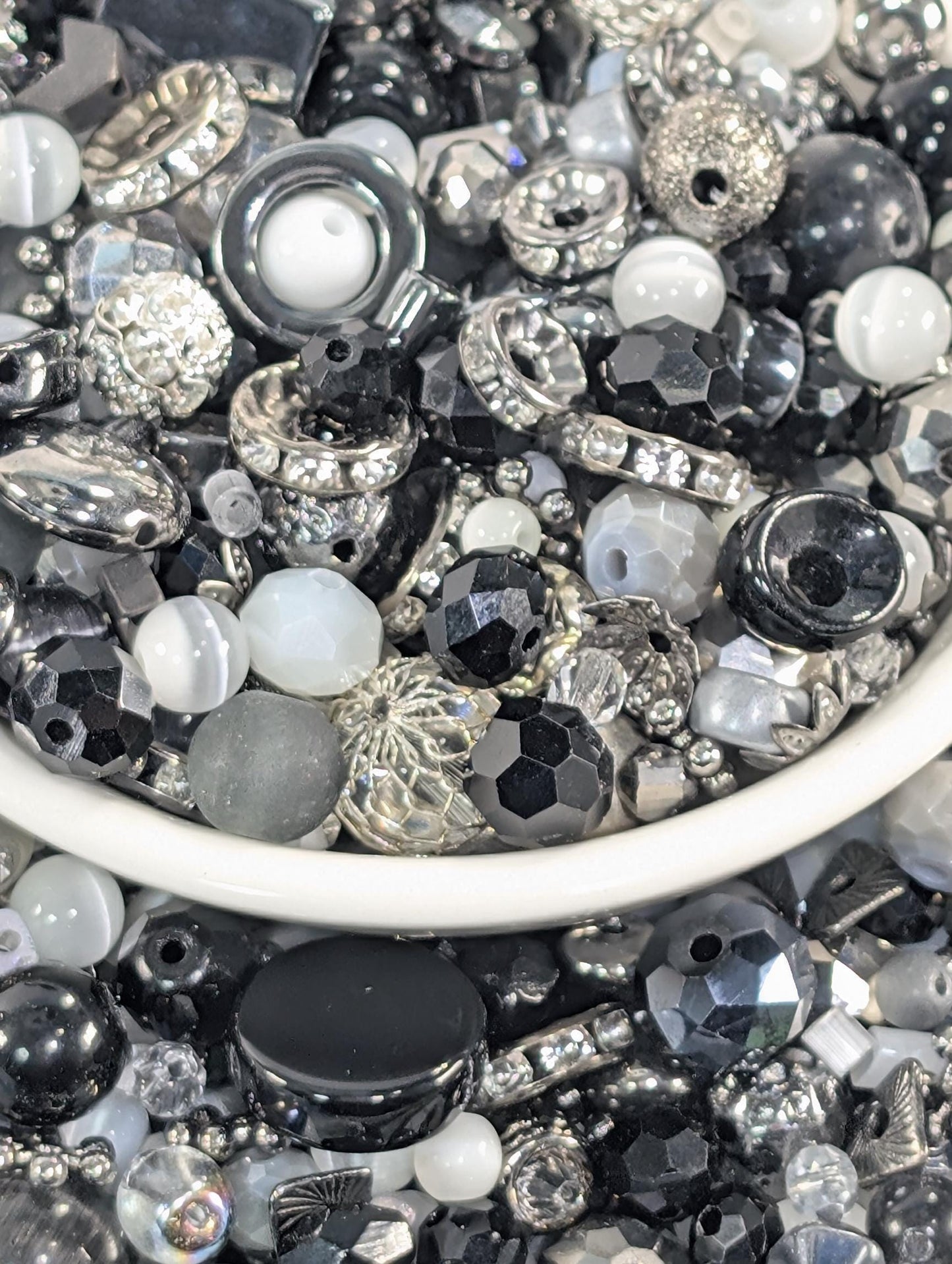 Learise Exclusive "It's not all black & white" Glass Bead Soup Mix (30g Pkg)