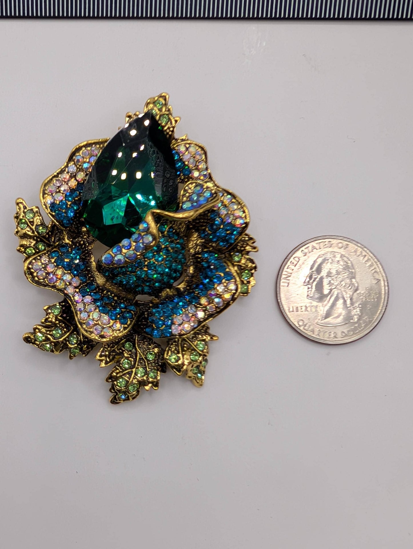 Golden Plate Emerald Flower  - Elegant Pin for Bag Charm or Pendant Accessory Brooch