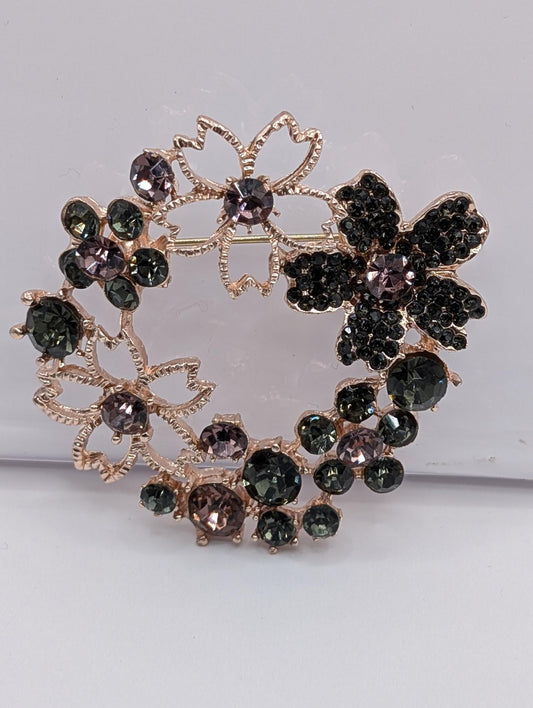 Golden Plate Flower Wreath  Brooch