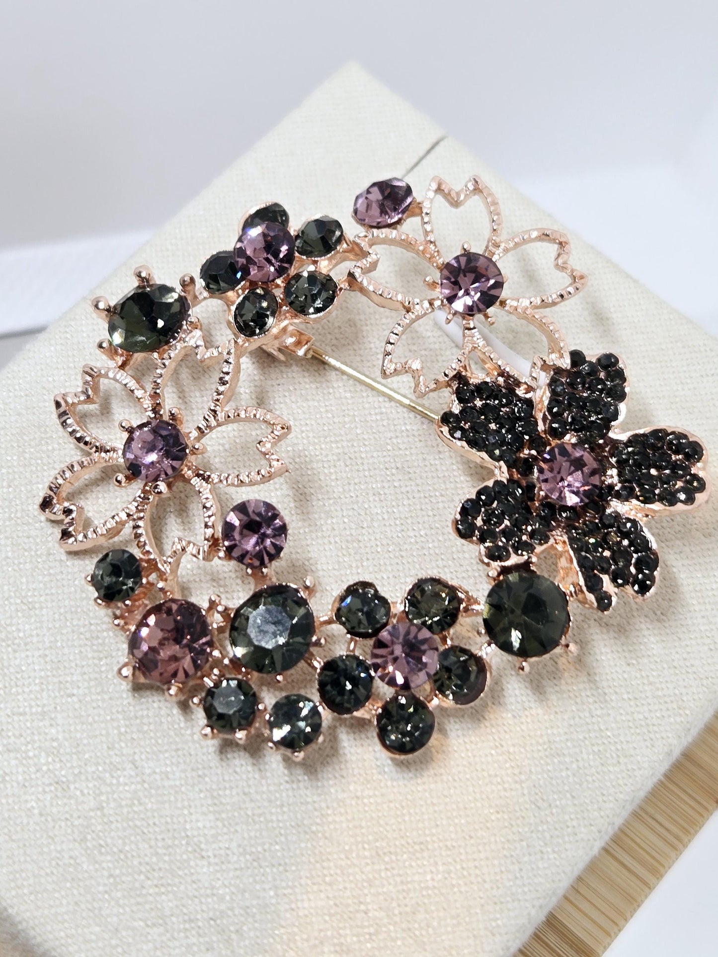 Golden Plate Flower Wreath  Brooch