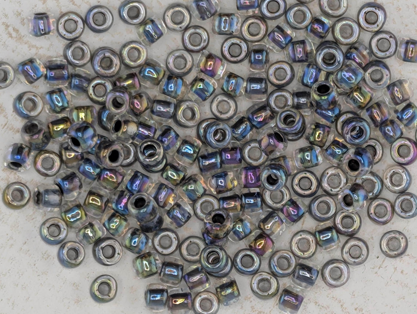 5668SB Transparent Rainbow Inside Peacock 6/0 (15g Pkg)