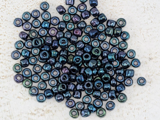 5686SB Opaque Iris Green 6/0 (15g Pkg)