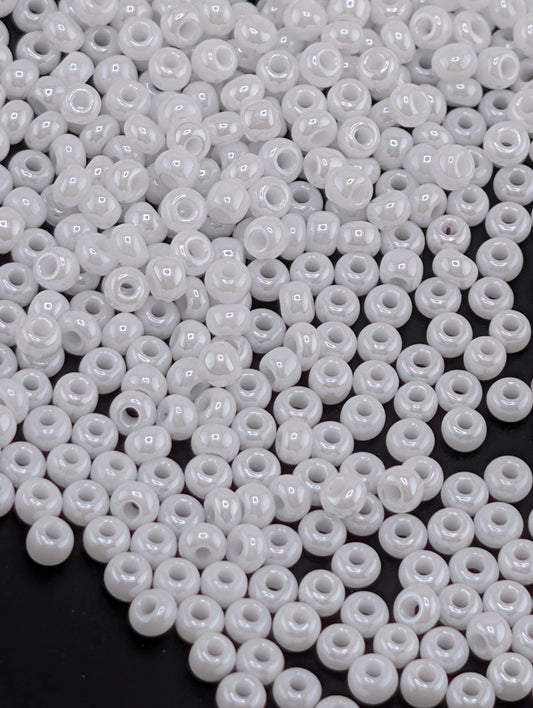 Opaque Chalkwhite Luster Size 11/0 15g pkg