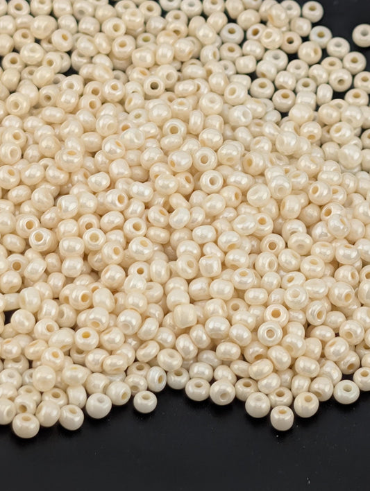 Opaque Luster Light Cream Pearl Size 11/0 15g pkg