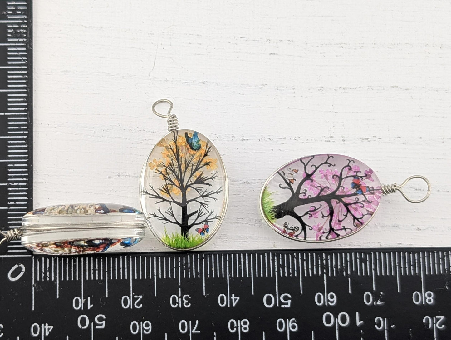 Set of 10 Tree of Life Resin Flower Pendants