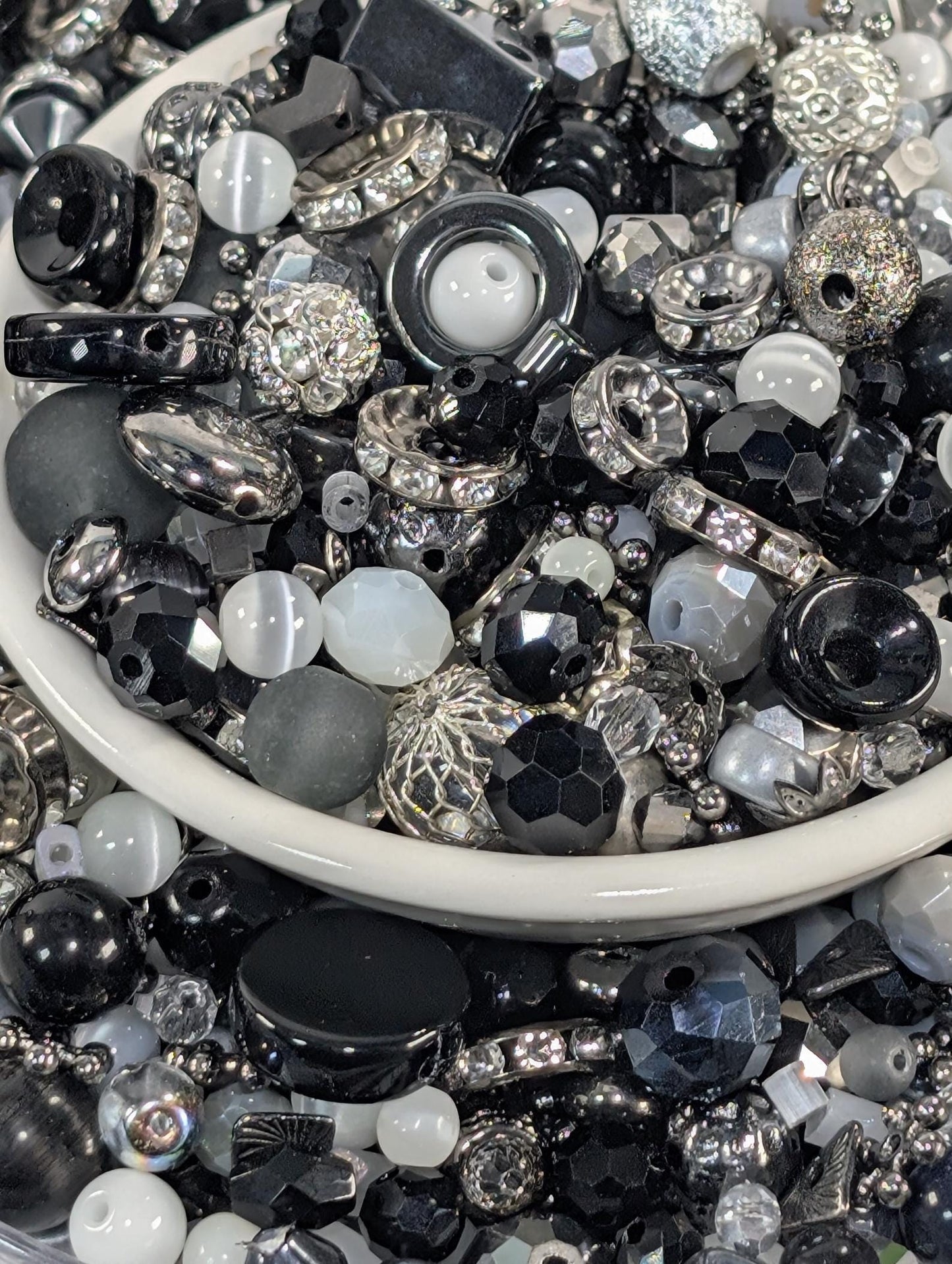 Learise Exclusive "It's not all black & white" Glass Bead Soup Mix (30g Pkg)