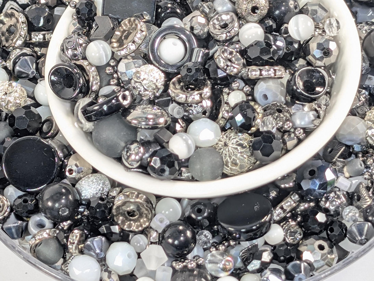Learise Exclusive "It's not all black & white" Glass Bead Soup Mix (30g Pkg)
