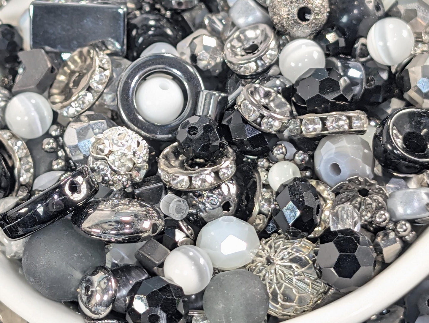 Learise Exclusive "It's not all black & white" Glass Bead Soup Mix (30g Pkg)