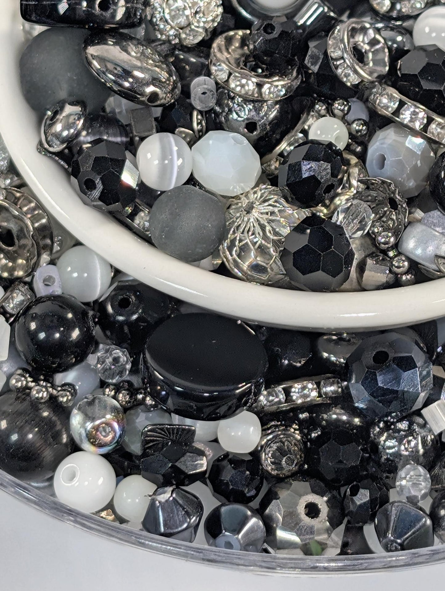 Learise Exclusive "It's not all black & white" Glass Bead Soup Mix (30g Pkg)