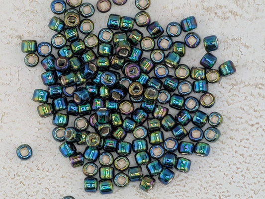 5878SB Silver Lined Translucent Rainbow Dark Green Round With Square Hole 6/0 (15g Pkg)