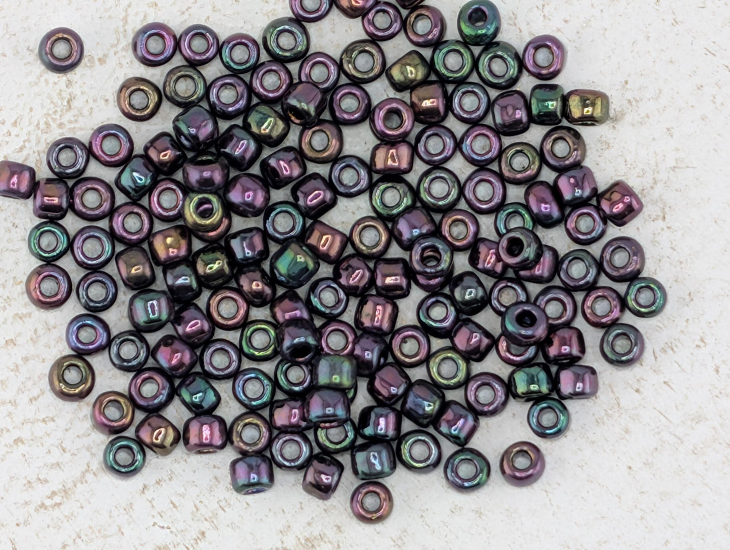 5695SB Opaque Iris Peacock 6/0 (15g Pkg)